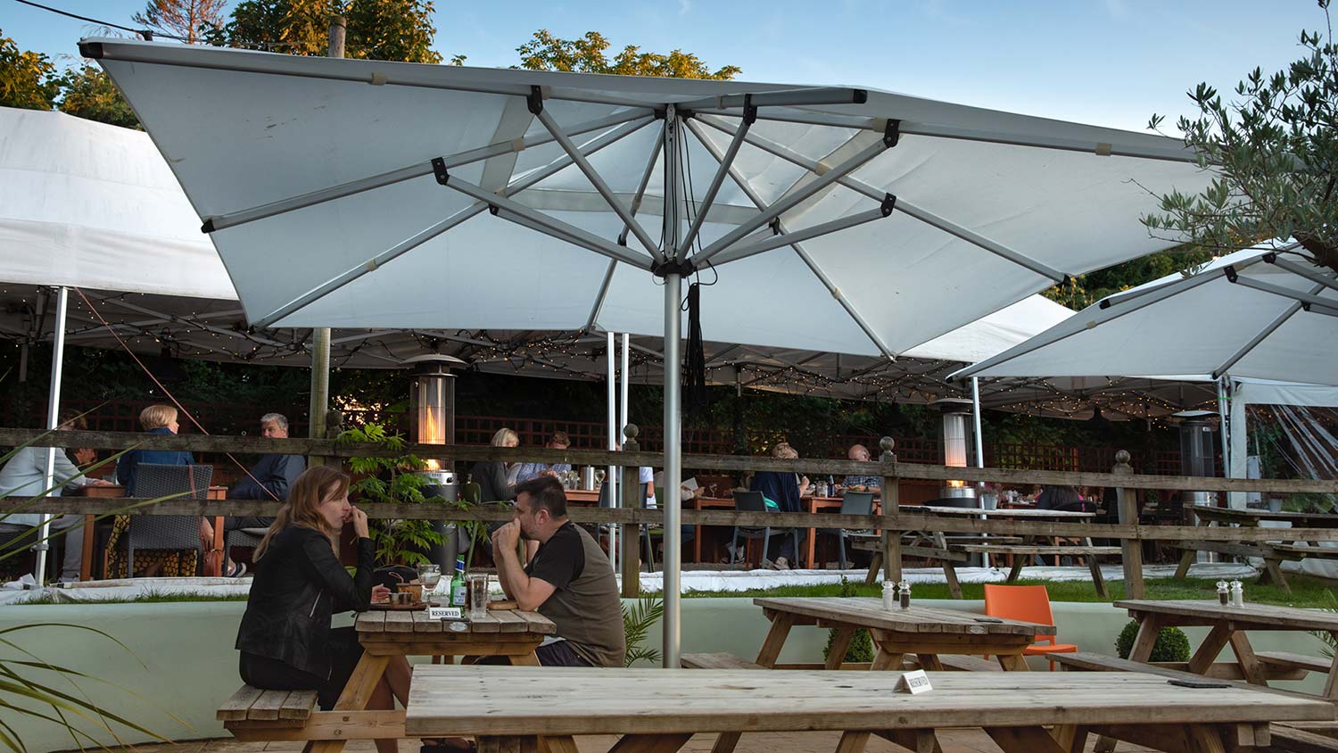 Alfresco Dining - The Cott Inn